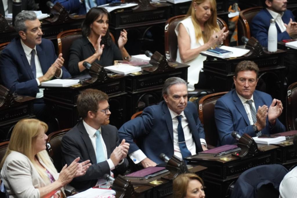 Eliminan la prórroga del impuesto PAIS y los cambios en ley de pesca