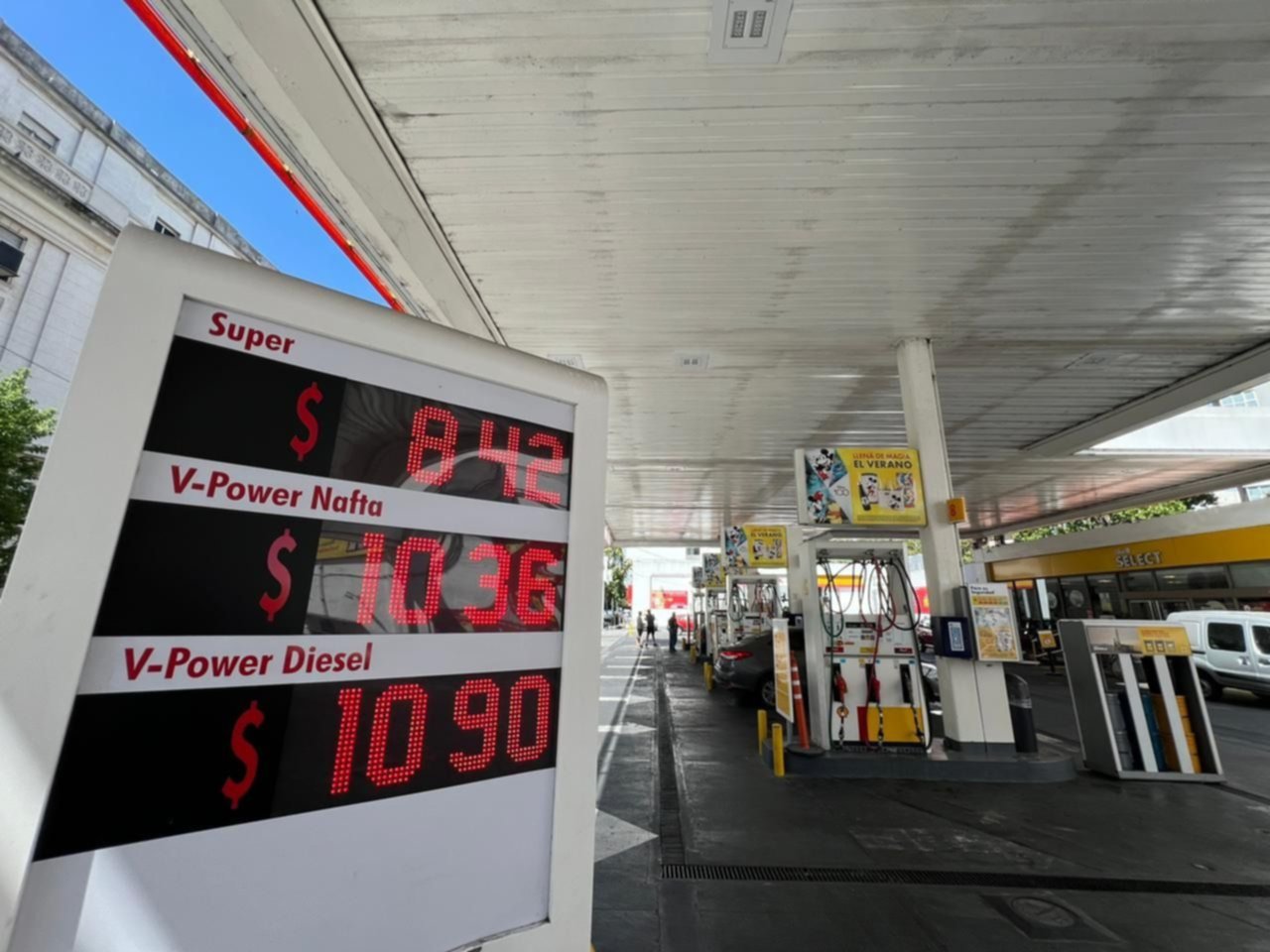 Aumentó la nafta en La Plata y la premium de YPF ya pasó los $1.000: la suba del impuesto, en marzo