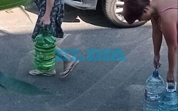 Sin agua y sin luz: el drama de los vecinos de La Plata que transitan la ola de calor sin servicios