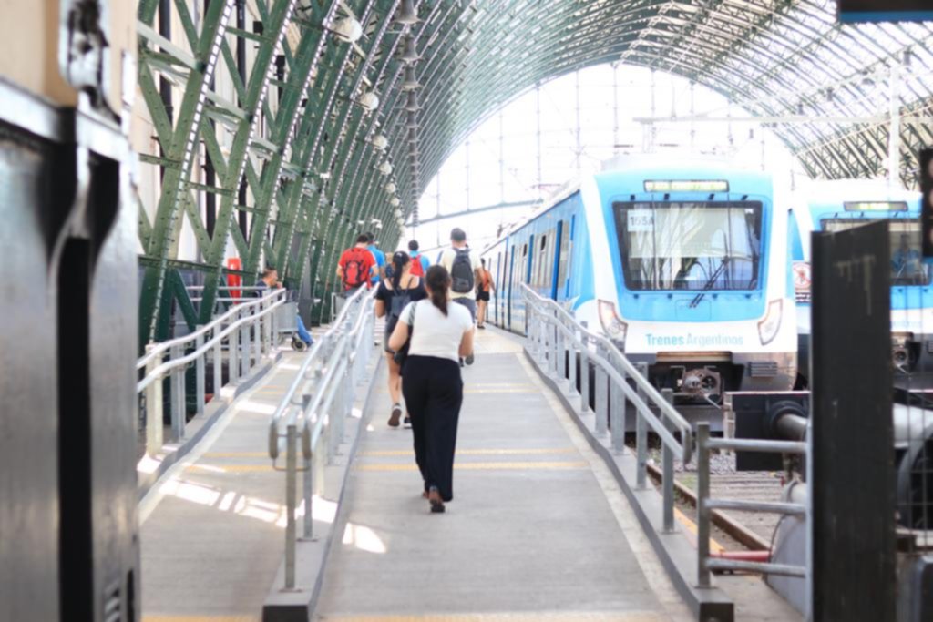 Usuarios de trenes, en un verano con apuros por menos frecuencias