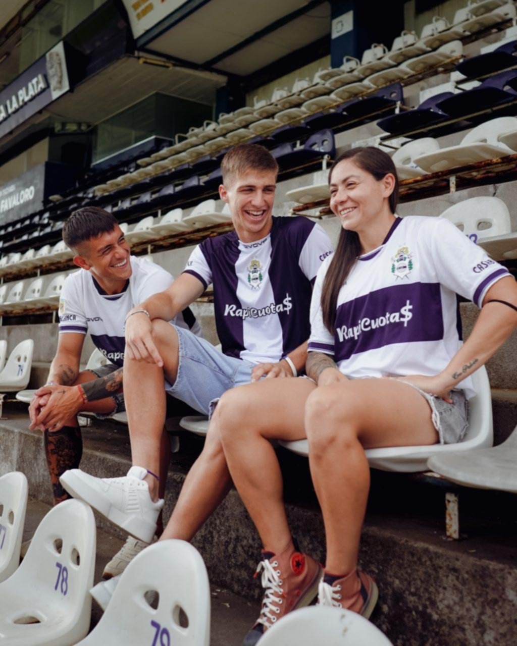Gimnasia presentó sus nuevas camisetas