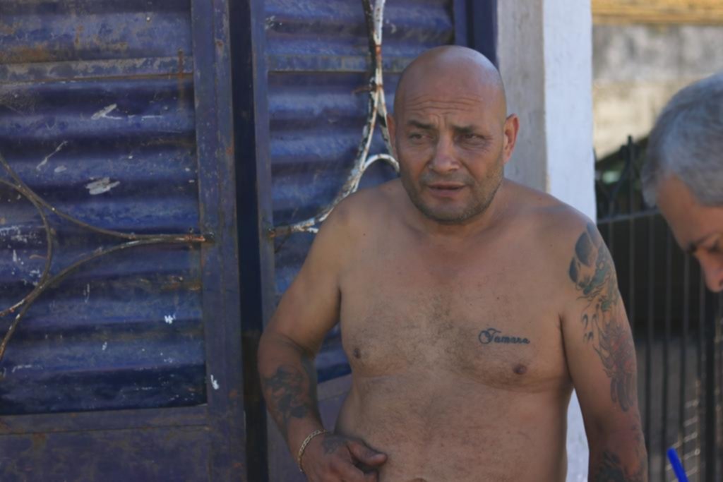Feroz asalto en Los Hornos: golpes, amenazas y hasta nenes en peligro