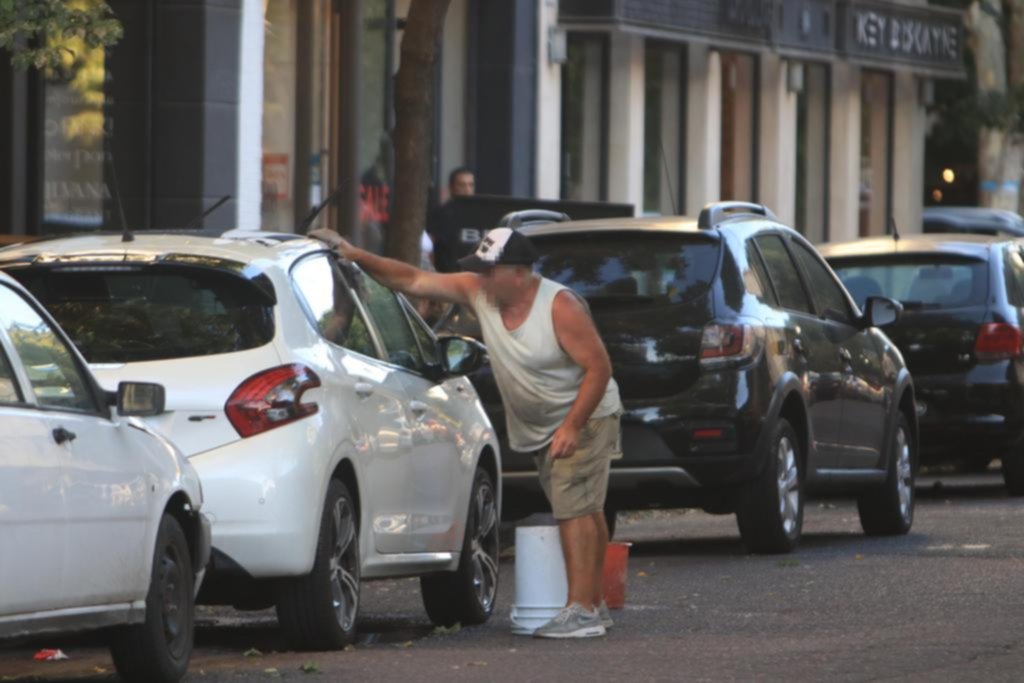 Entre peleas y denuncias, los trapitos ganan lugar en el Centro
