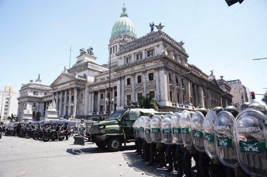 Negociación trabada: más tironeos por la Ley Ómnibus, que vuelve a debatirse hoy