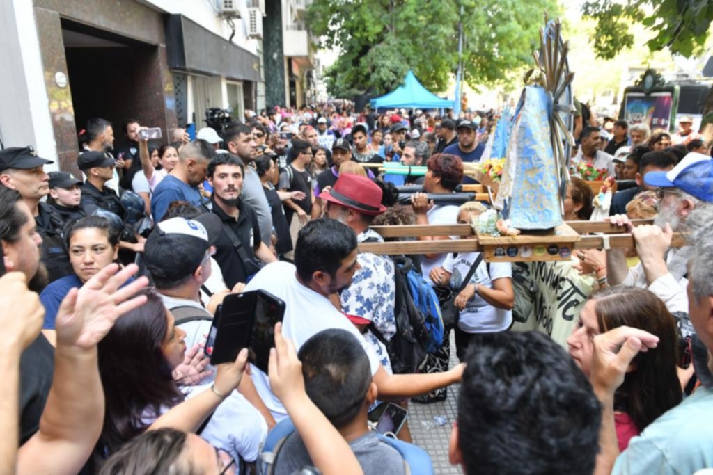 El reclamo frente a la sede de Capital Humano y la polémica con el Gobierno