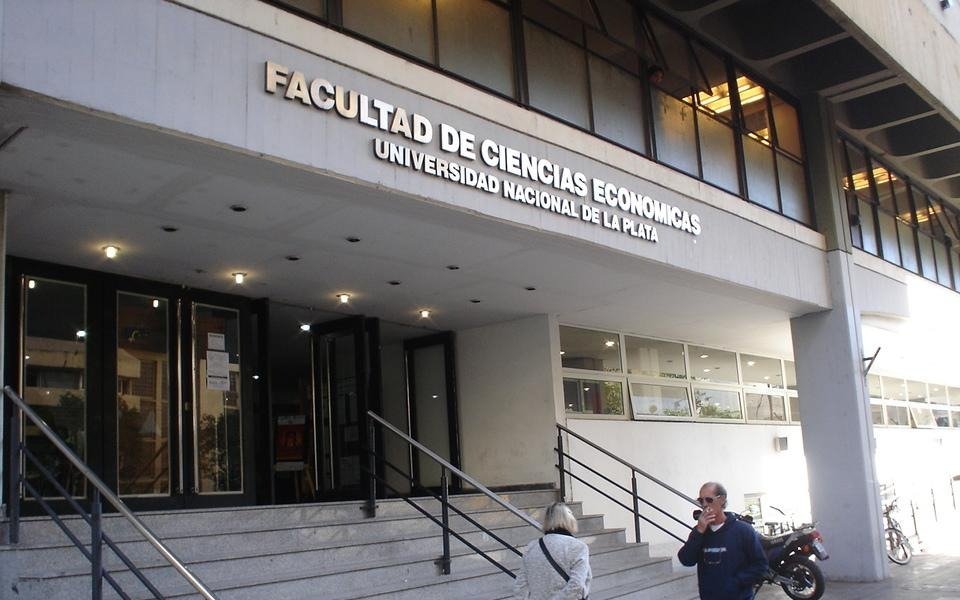 La Facultad de Economía dicta talleres optativos para los ingresantes 2024