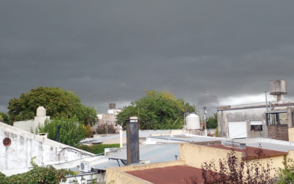 Cesó el alerta rojo por tormentas en La Plata: así seguirá el clima