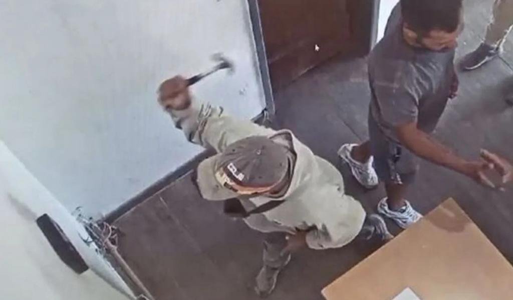 Destrozos en Los Hornos: ya son tres los detenidos