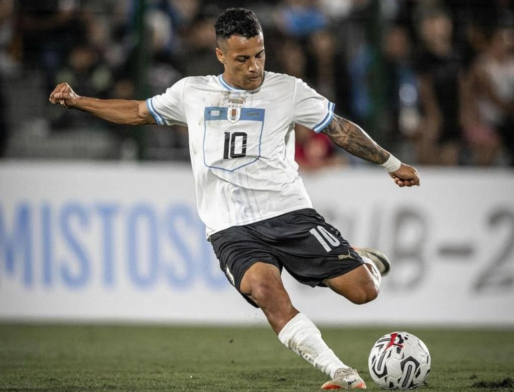 Domínguez prueba un equipo: Palacios, ahora sí, a un paso de firmar