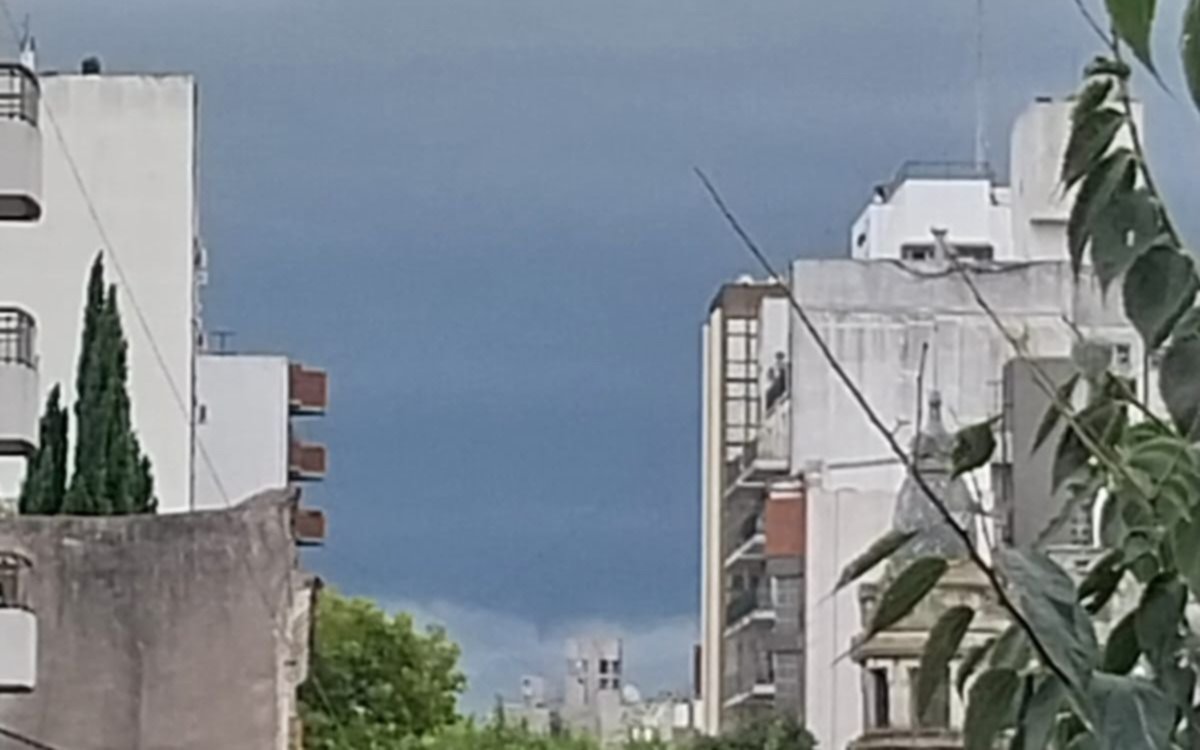 Tras el cielo negro de La Plata, apenas llovió y desactivaron el alerta por tormentas fuertes