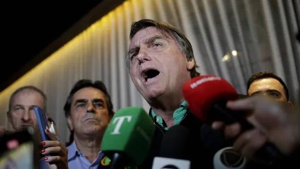 Investigado, Bolsonaro no puede salir de Brasil