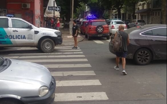 A los tiros en el centro de La Plata: un hombre resultó herido y otro fue detenido tras un enfrentamiento