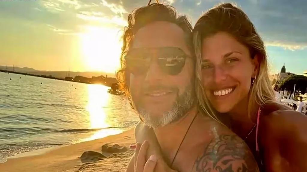 Diego Torres se mostró muy enamorado de su nueva pareja