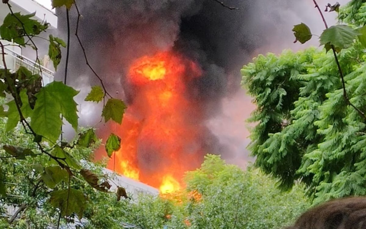 VIDEO. Impactante incendio en una subestación eléctrica de Caballito dejó más de 60 mil usuarios sin luz