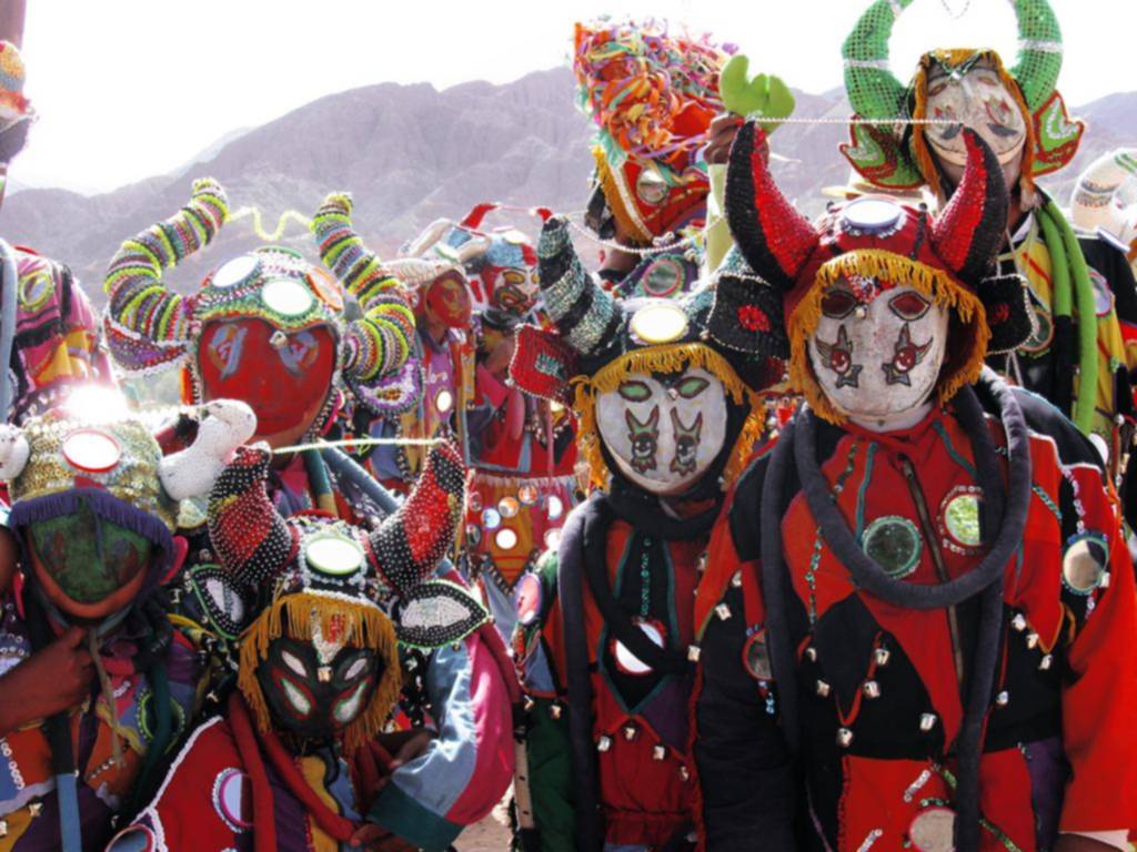 Turistas y comparsas se mezclan en el fin de semana de carnaval