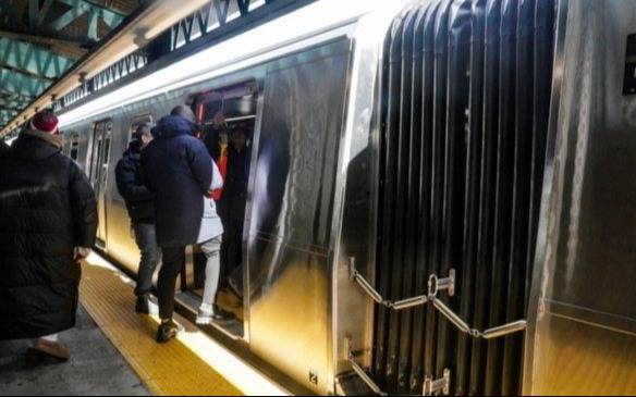 Disparos en el metro del Bronx: un muerto y cinco heridos