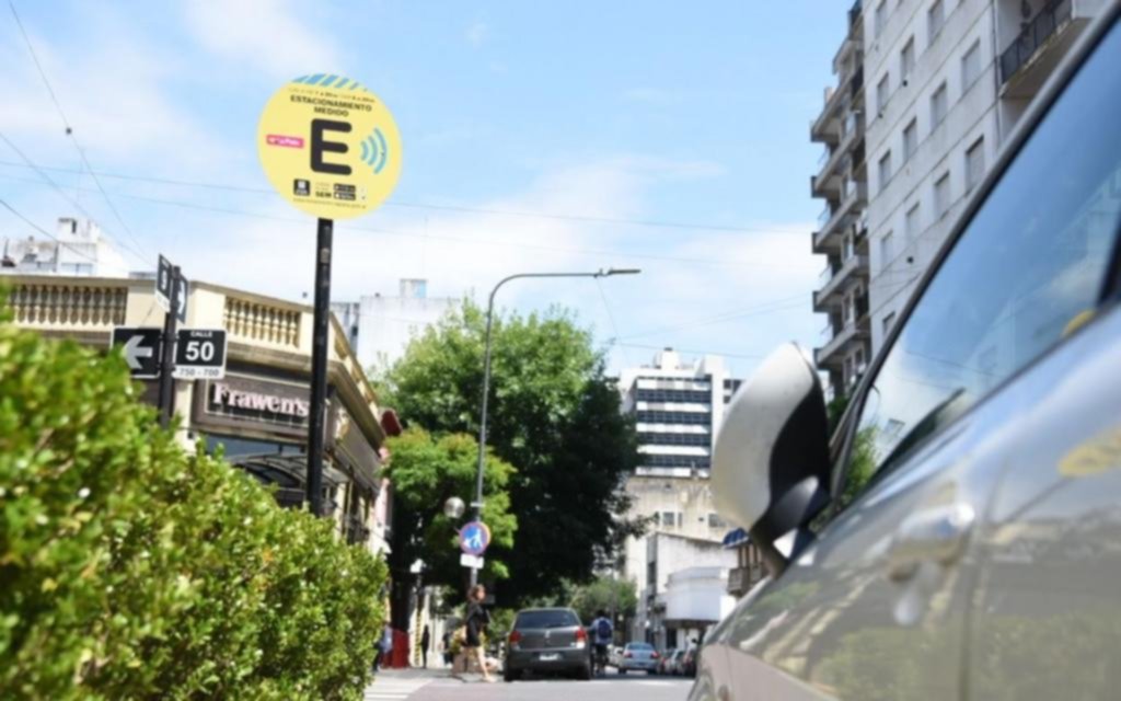 Desde este miércoles, el estacionamiento medido subirá a $250 en las horas pico