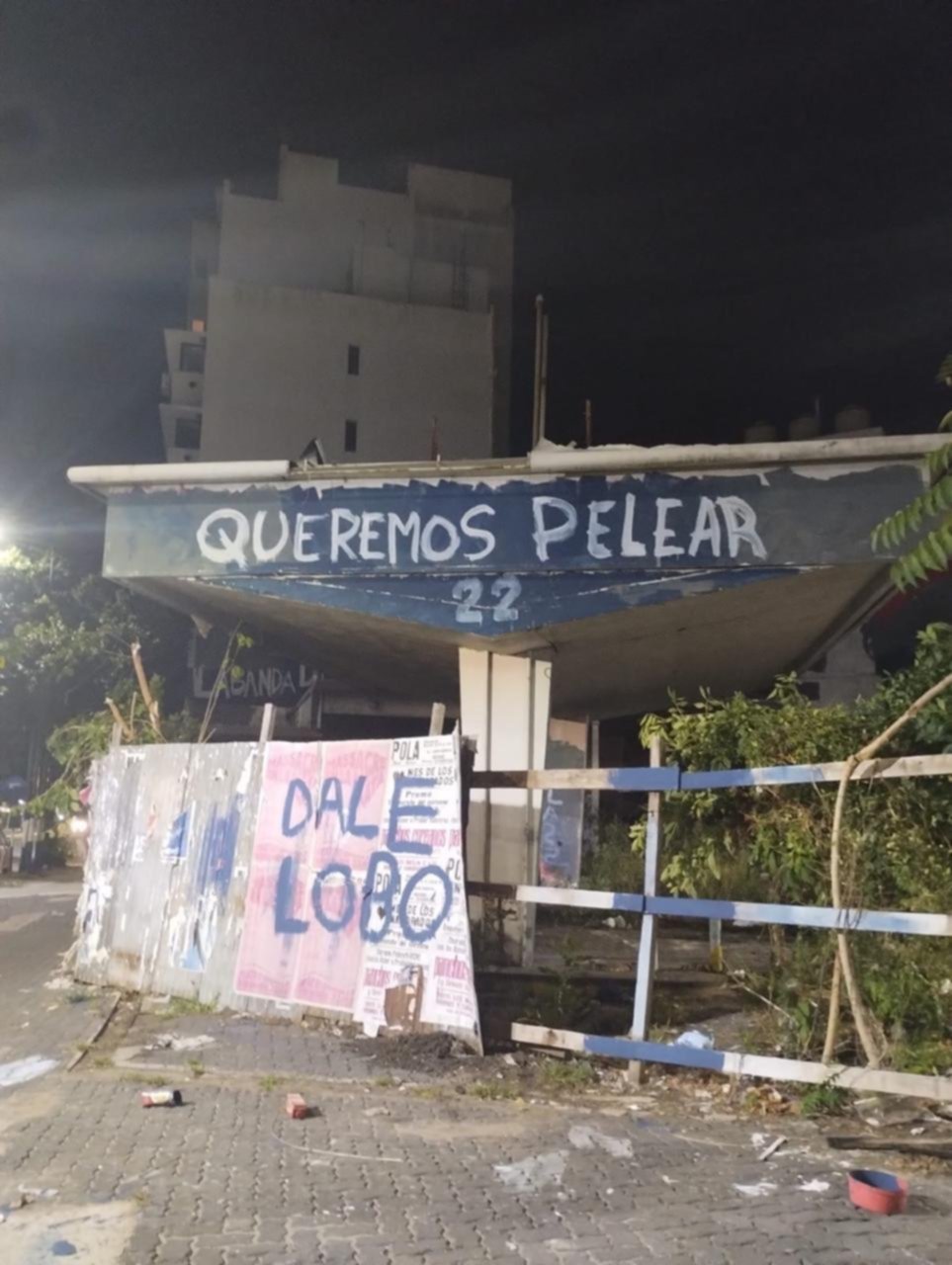 Unas pintadas que calientan el clásico