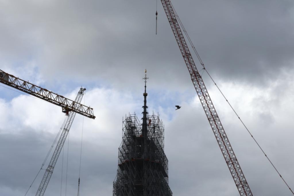 Vuelve a verse la aguja de la catedral de Notre Dame