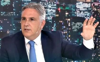 Llaryora le respondió a Milei: "Encapricharse no conduce a ningún lado"