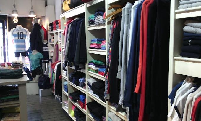 La tiraron por la escalera al sótano de un comercio