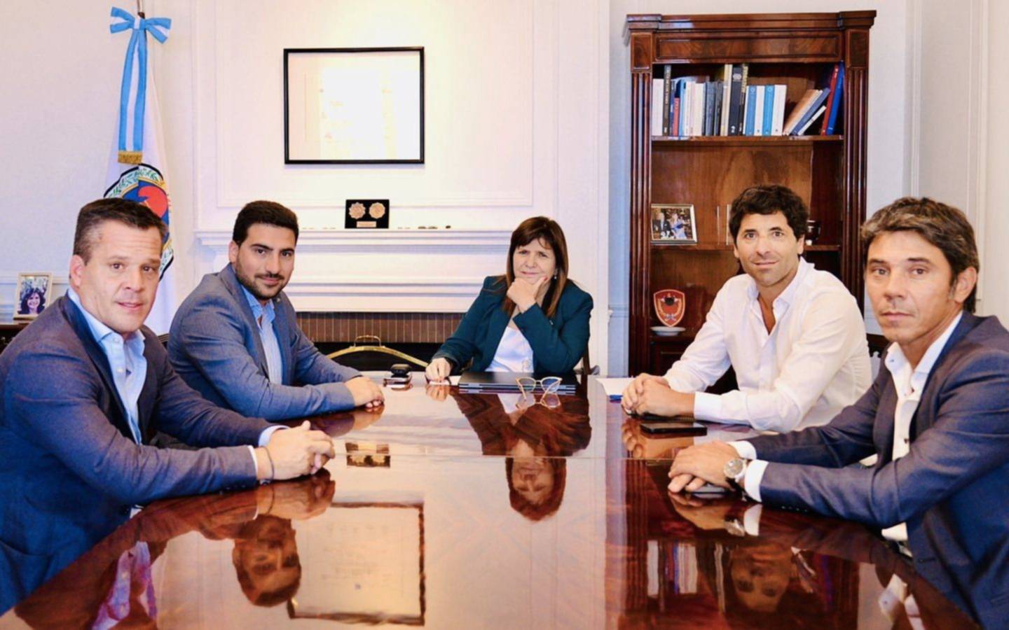 Inseguridad: Patricia Bullrich se reunió con un intendente bonaerense