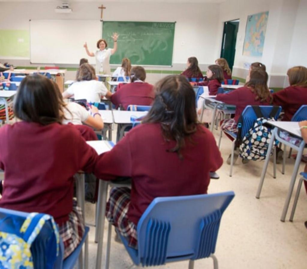 Colegios privados “low cost”: ofrecen planes con menos clases y servicios