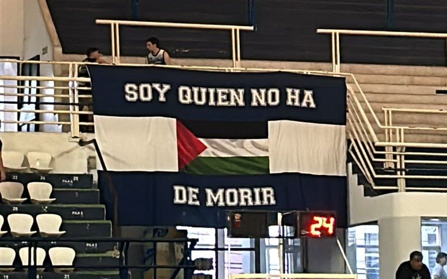 Apareció colgada en el Poli de Gimnasia una bandera en apoyo a Palestina