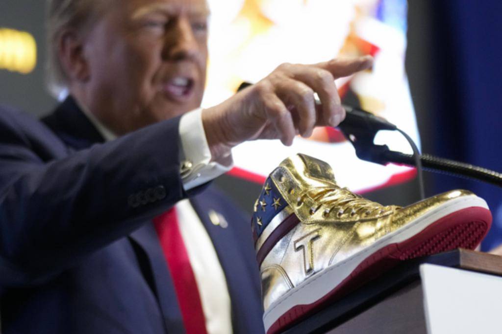 Trump lanzó su marca de zapatillas a 399 dólares