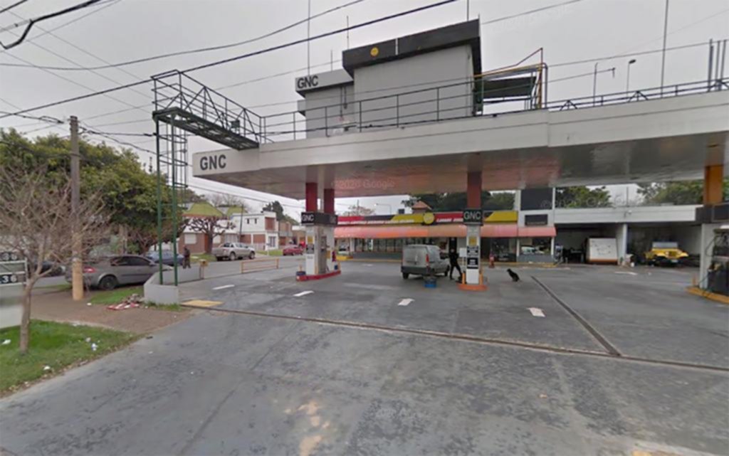 Sin piedad: armas y golpes en una estación de GNC