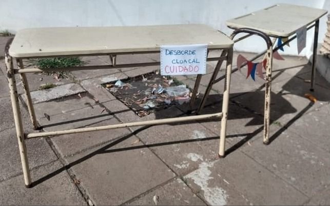 Preocupa el estado deteriorado de una escuela en Colonia Urquiza: padres toman medidas drásticas