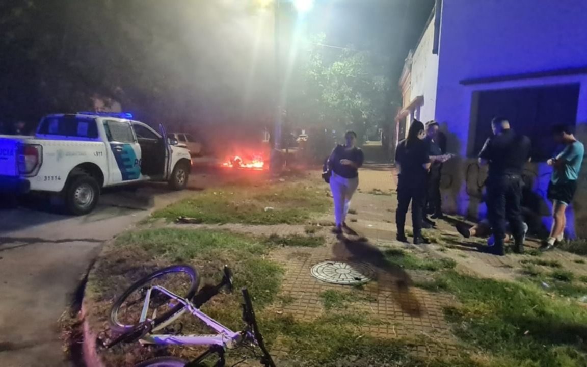 Choque E Incendio En Barrio Norte: Una Moto Y Un Patrullero Involucrados