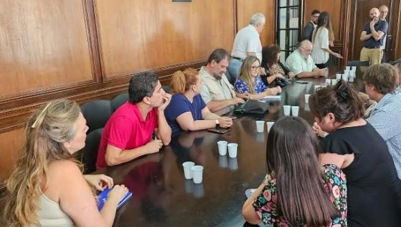 Otorgan una suba del 12% a los estatales de Nación