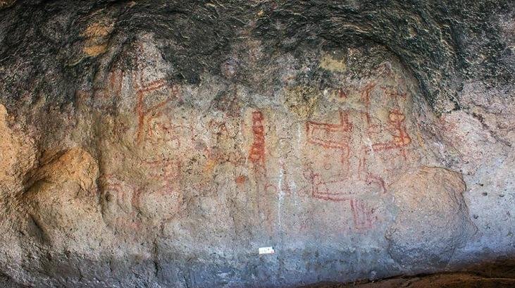 Pinturas en la Cueva Huenul: una extraña figura desvela a la ciencia