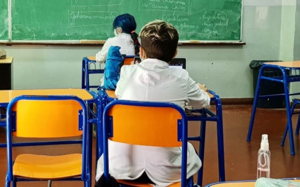 El Gobierno evalúa declarar la educación "servicio esencial" para desactivar los paros