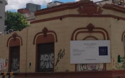Identidad quilmeña: Demuelen el histórico bar Manhattan