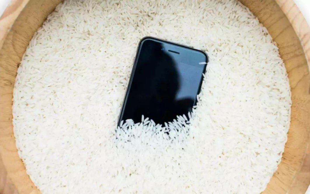 Secar el celular en arroz, ¿sirve o no sirve?: Apple contó la verdad sobre este mito