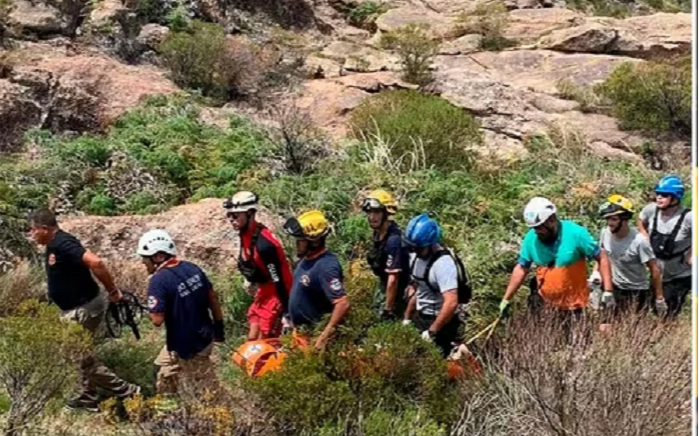 Rescatan en Córdoba a una mujer que hacía trekking y cayó 10 metros al vacío