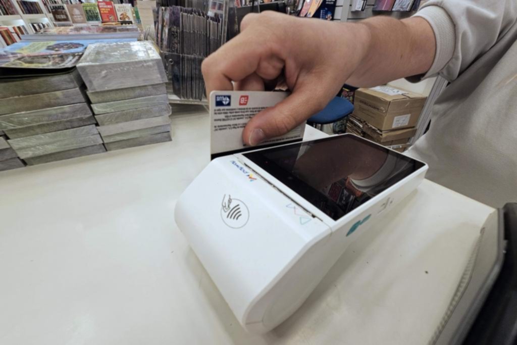 Las compras con tarjeta también van para abajo