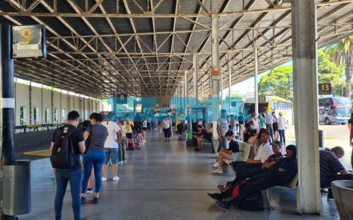 Sin trenes por el paro, en La Plata "estalló" de pasajeros la Terminal: "Se acabó la paciencia", dicen desde el gremio