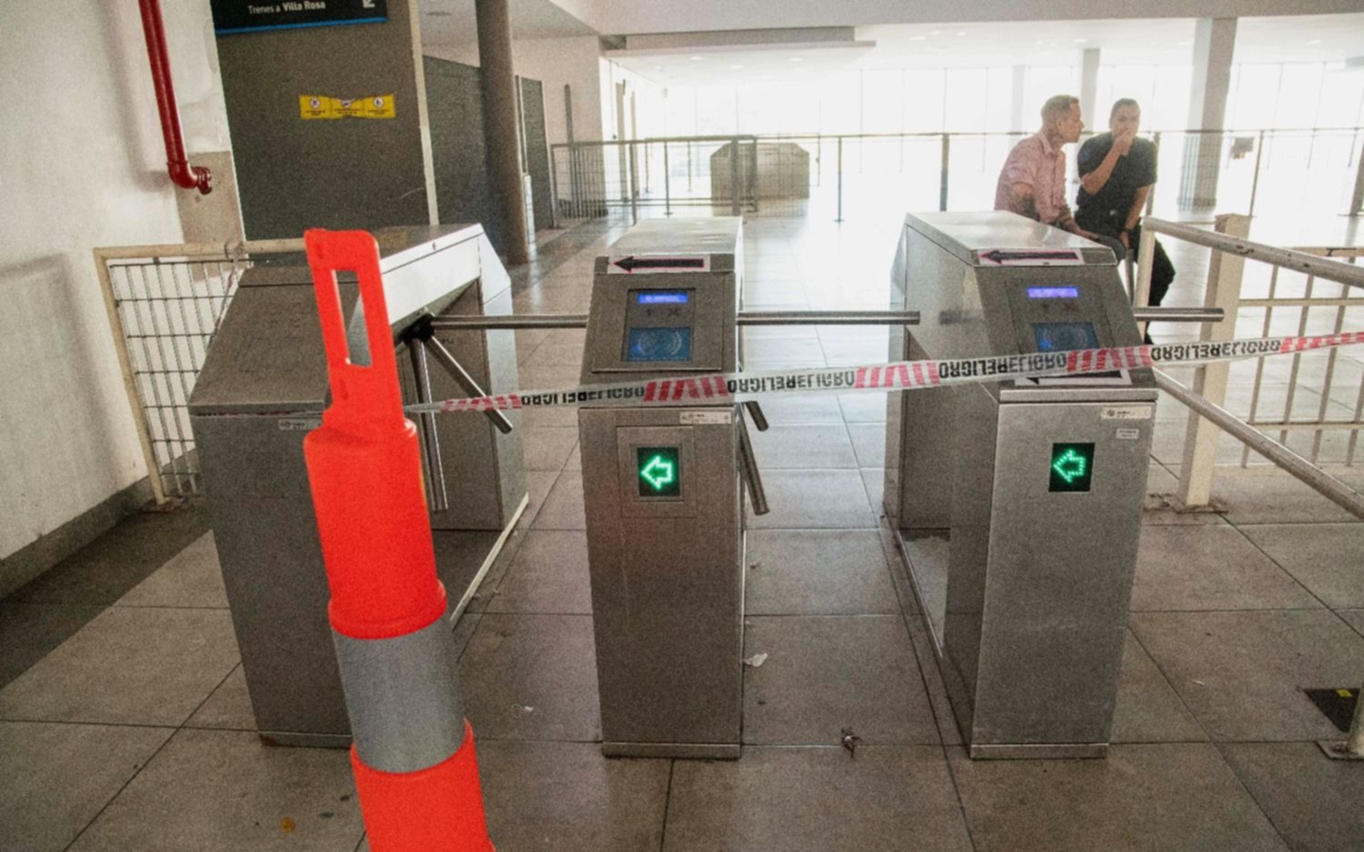 El Gobierno evalúa sanciones por el paro de trenes: "Dejaron a un millón de personas a pie"