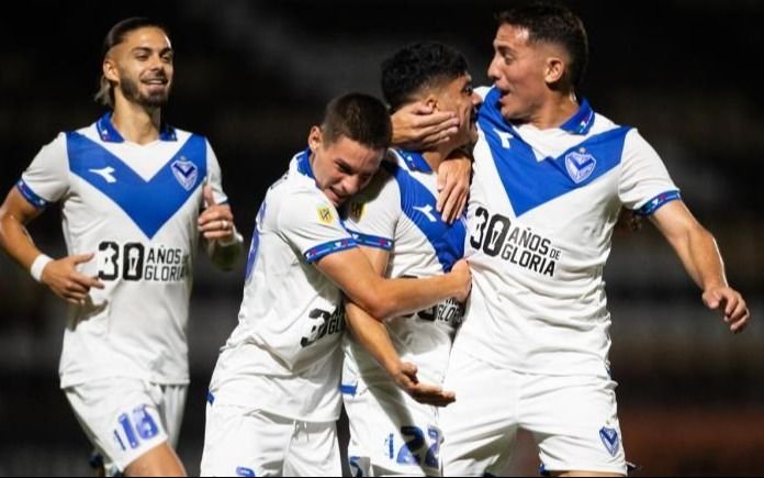 Vélez evitó los penales con un gol convertido sobre la hora