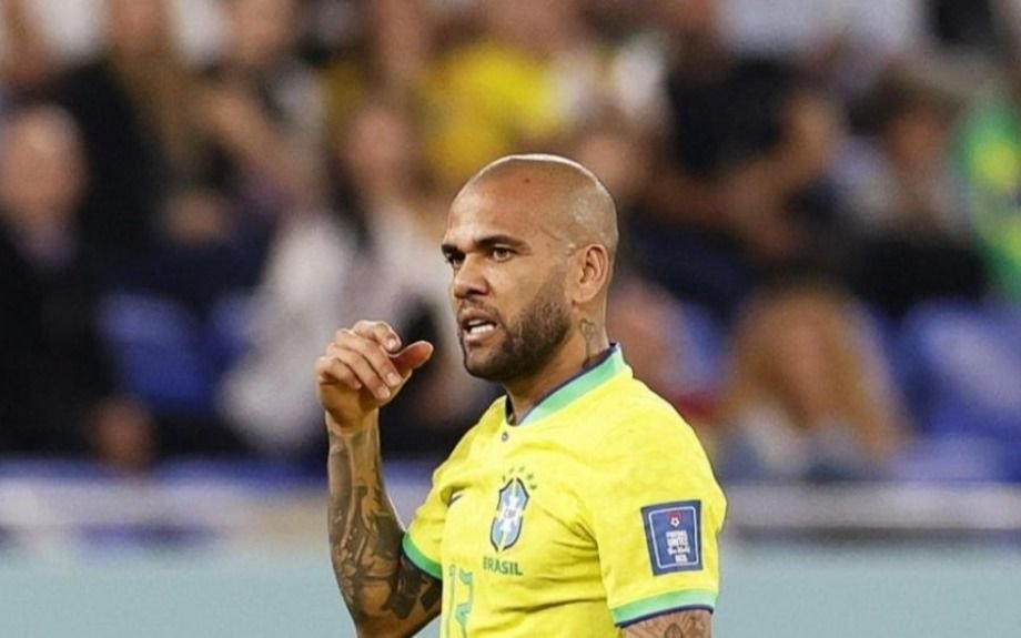 Dani Alves fue condenado a 4 años y medio de cárcel por agresión sexual