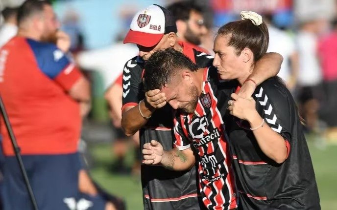 Botellazo en Tigre - Chacarita: fuerte descargo de Brandan contra las declaraciones de Gorosito