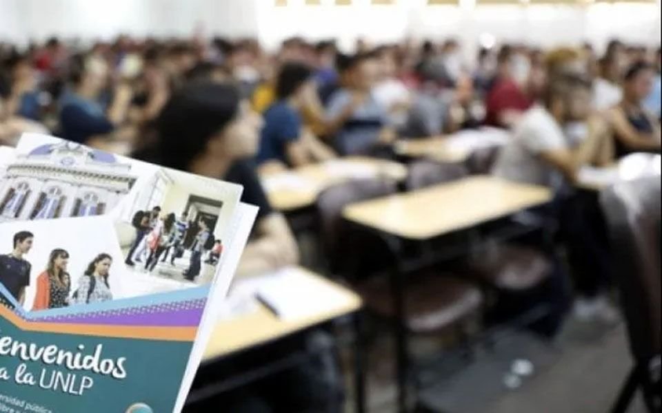 Bochazo y revuelo en la Facultad de Odontología: "Aprobaron 4 de 300 alumnos"