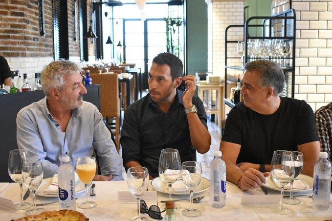 Tevez espera por uno y Costas sumaría a dos