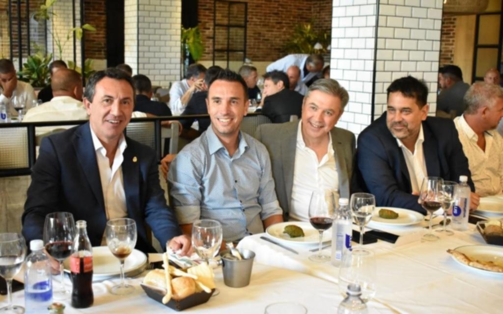 Cowen, Gorostegui y el árbitro, juntos en la previa