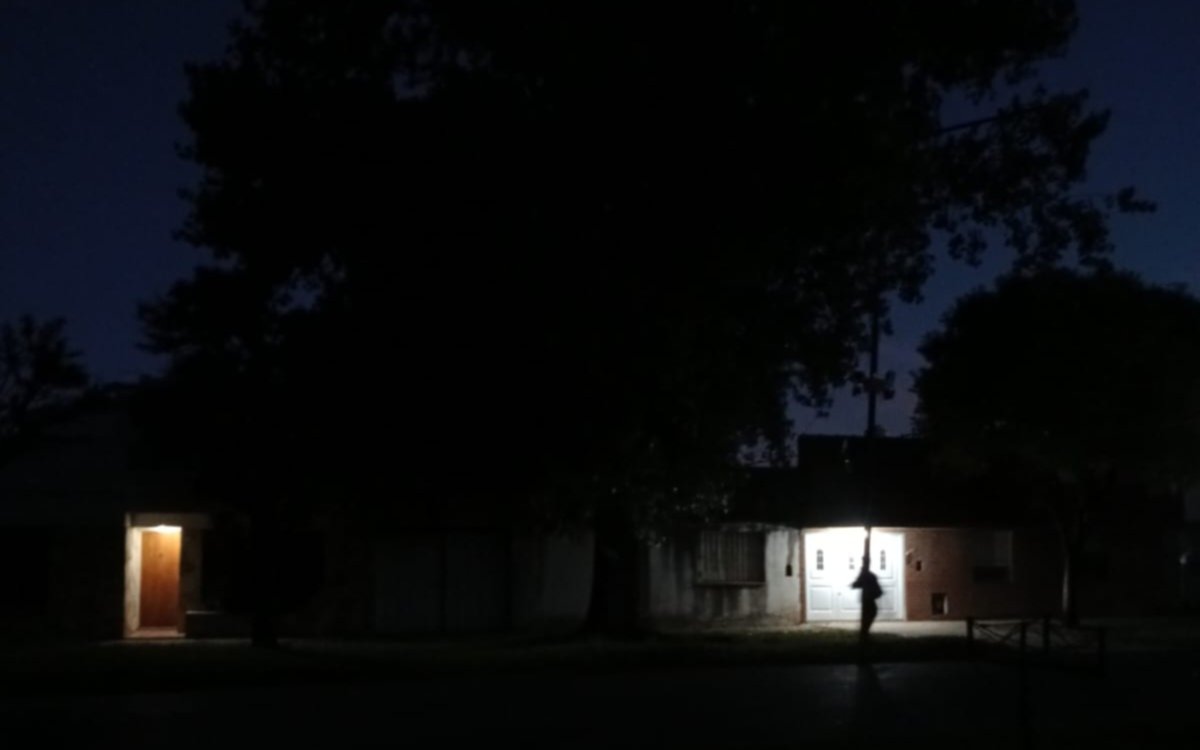 "Oscurece y es una boca de lobo": vecinos de Tolosa reclaman la reparación de luminarias