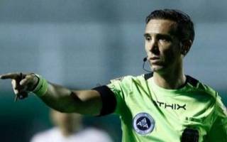 Pablo Dóvalo, el árbitro del clásico platense: "Es una emoción enorme dirigir esta clase de partidos"