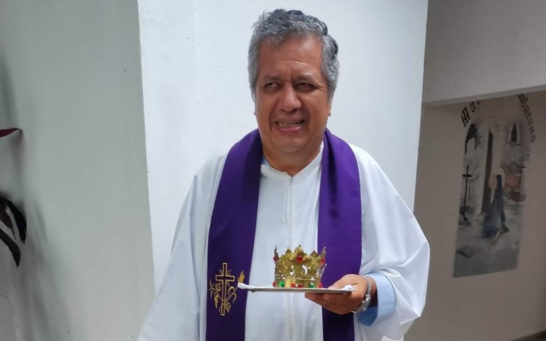 "Perdona nuestros pecados": devolvieron la corona dorada robada de la Rosa Mística de La Plata